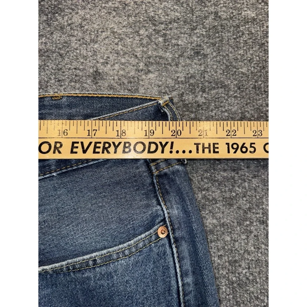 Title: Levi's 550 Relaxed Fit Jeans Men's Size 38x32 Blue Denim Tapered Leg